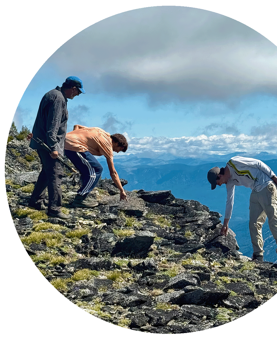 Inspecting something with Peter Kelemen and Thomas Lamont.